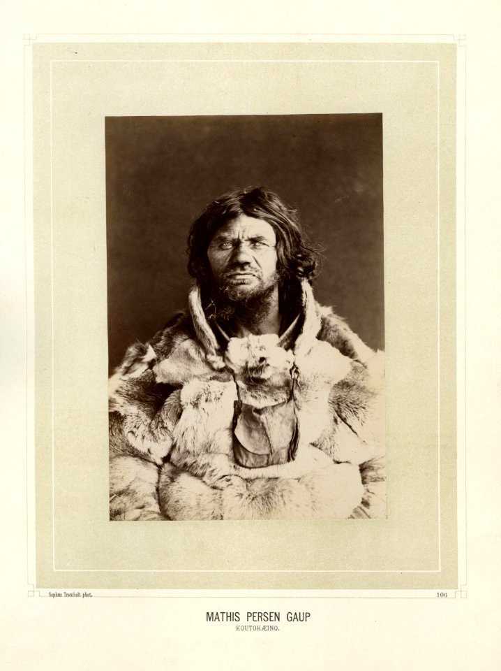 Portrett av Mathis Persen Gaup med pesk - Norsk folkemuseum - NF.15006-101