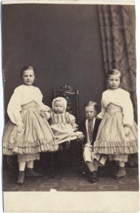 Porträtt av de fyra barnen Falkenius 1863 - Nordiska Museet - NMA.0053189