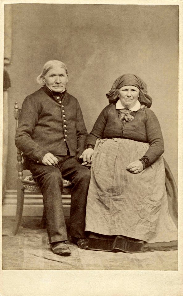Porträtt av Häradsdomaren Johan Nilsson i Örup och hans maka Inger. Bara hd. Skåne - Nordiska Museet - NMA.0039739