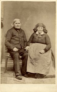 Porträtt av Häradsdomaren Johan Nilsson i Örup och hans maka Inger. Bara hd. Skåne - Nordiska Museet - NMA.0039739 photo