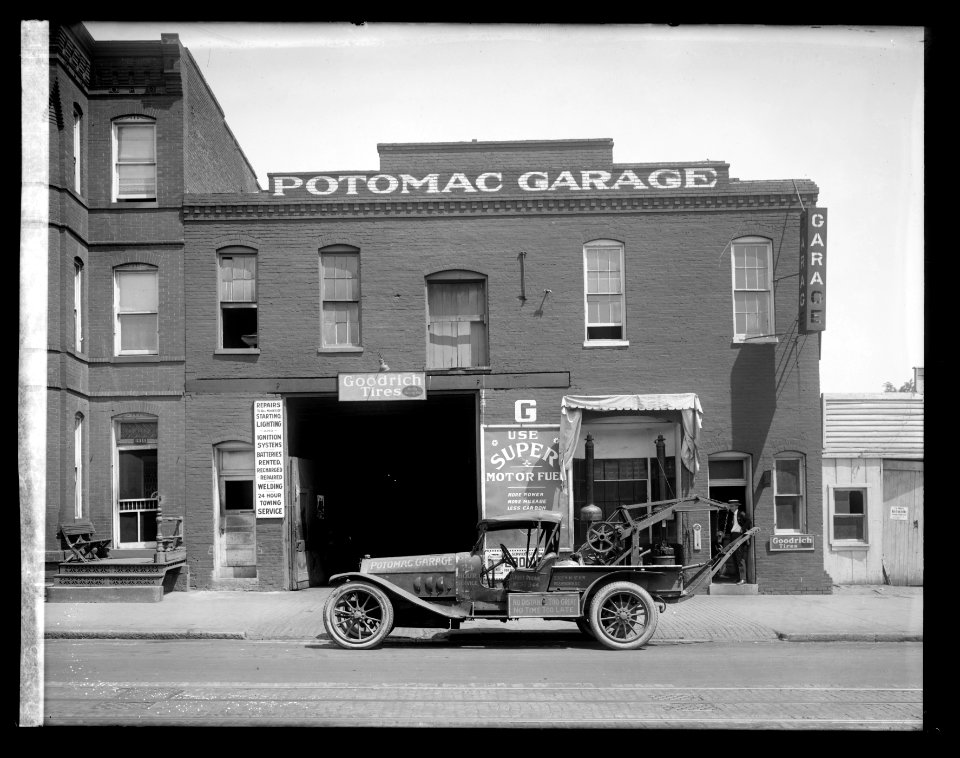 Potomac Garage LCCN2016823974