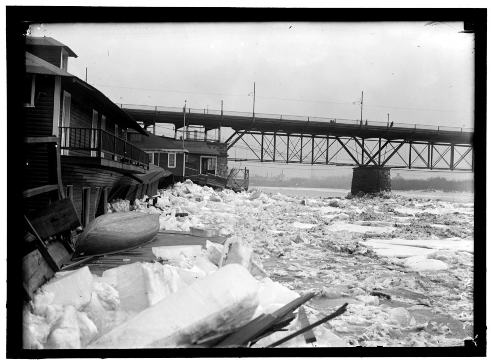 POTOMAC RIVER ICE JAMS. LCCN2016868971