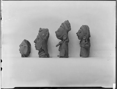 Pottery heads - NARA - 523697