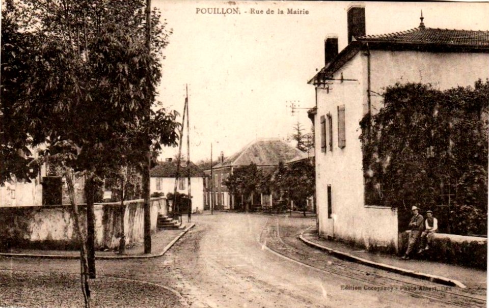 Pouillon (Landes) - rue de la Mairie