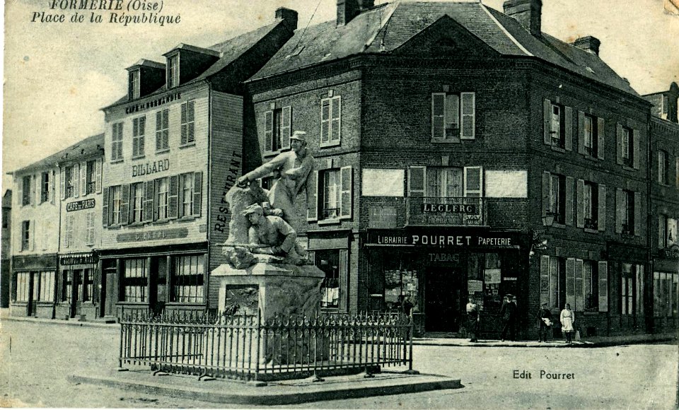 POURRET - FORMERIE - Place de la République