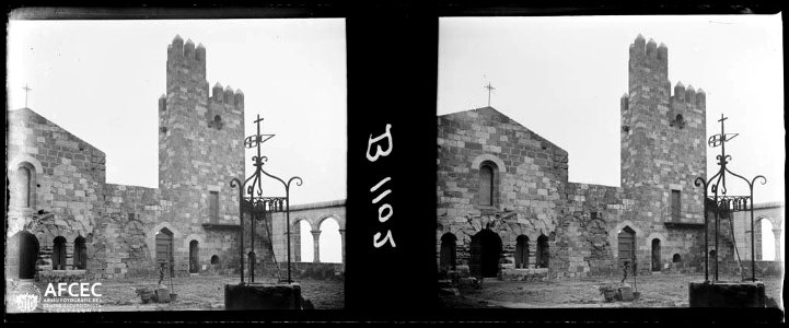 Pou i claustre del castell Monestir de Sant Miquel d'Escornalbou