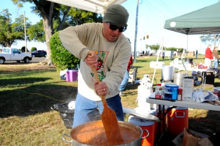 Post event offers food, fun for Families, community (6285918125)