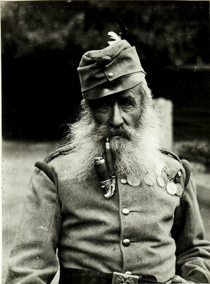 Prad, Der im Jahre 1866 mit der Goldenen Tapferkeitsmedaille ausgezeichnete Oberjäger Caspar Walnöfer. (BildID 15424442)