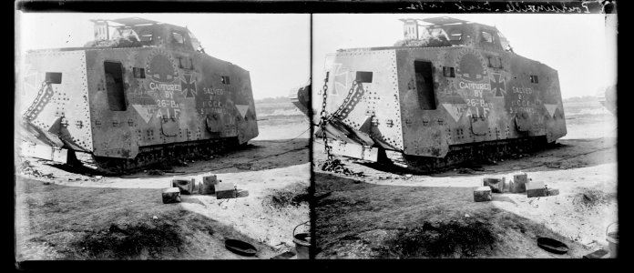 Poulainville. Tank boche - Fonds Berthelé - 49Fi1269