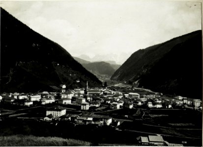 Predazzo mit Palagruppe, im Hintergrund Travignolatal, Dossacchio, Hang der kleinen Lusia. (BildID 15588015)