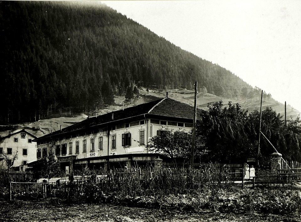 Predazzo, Soldatenheim, Erzherzog Hubert von außen. (BildID 15428740)