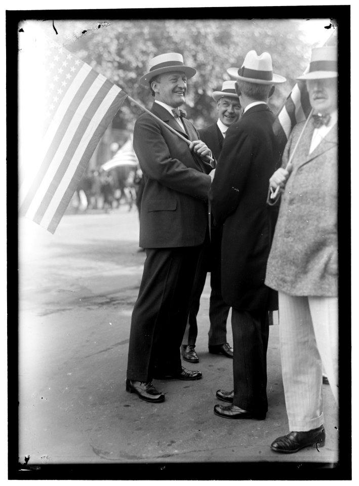 PREPAREDNESS PARADE JUSTICE McREYNOLDS WAITING TO MARCH. CHARLES HENRY BUTLER, EXTREME RIGHT LCCN2016866624