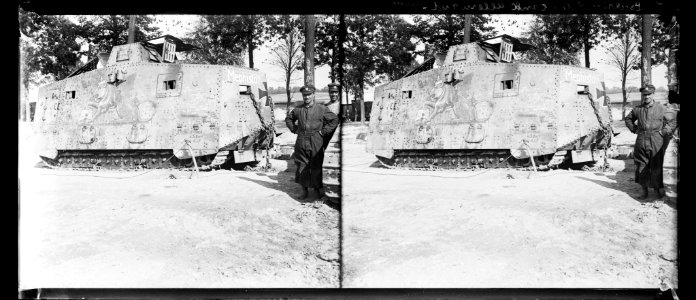 Poulainville. Tank allemand - Fonds Berthelé - 49Fi1267