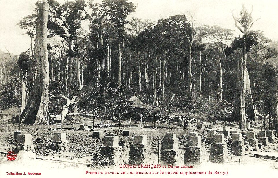 Premiers travaux de construction sur le nouvel emplacement de Bangui (Congo français)