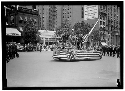 PREPAREDNESS PARADE. FLOAT WITH GUNS LCCN2016866824