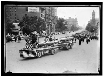 PREPAREDNESS PARADE LCCN2016867000