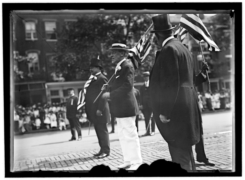 PREPAREDNESS PARADE. PRESIDENT WILSON, WILLIAM F. GUDE, AND RANDOLPH KAUFFMANN LEADING PARADE; AMONG THOSE IN NEXT ROW ARE- REP. JOE ROBINSON AND C.J. COLUMBUS LCCN2016866906
