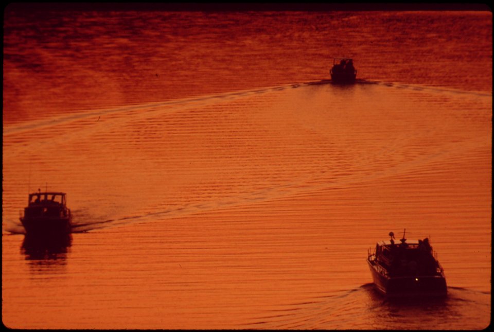 Power-boats-on-the-polluted-potomac-september-1972 7461376606 o