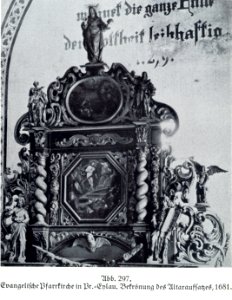 Pr-Eylau, Evangelische Pfarrkirche, Altaraufsatz, Bekrönung, 1681, Bildhauer Joh. Pfeffer (zugeschrieben)