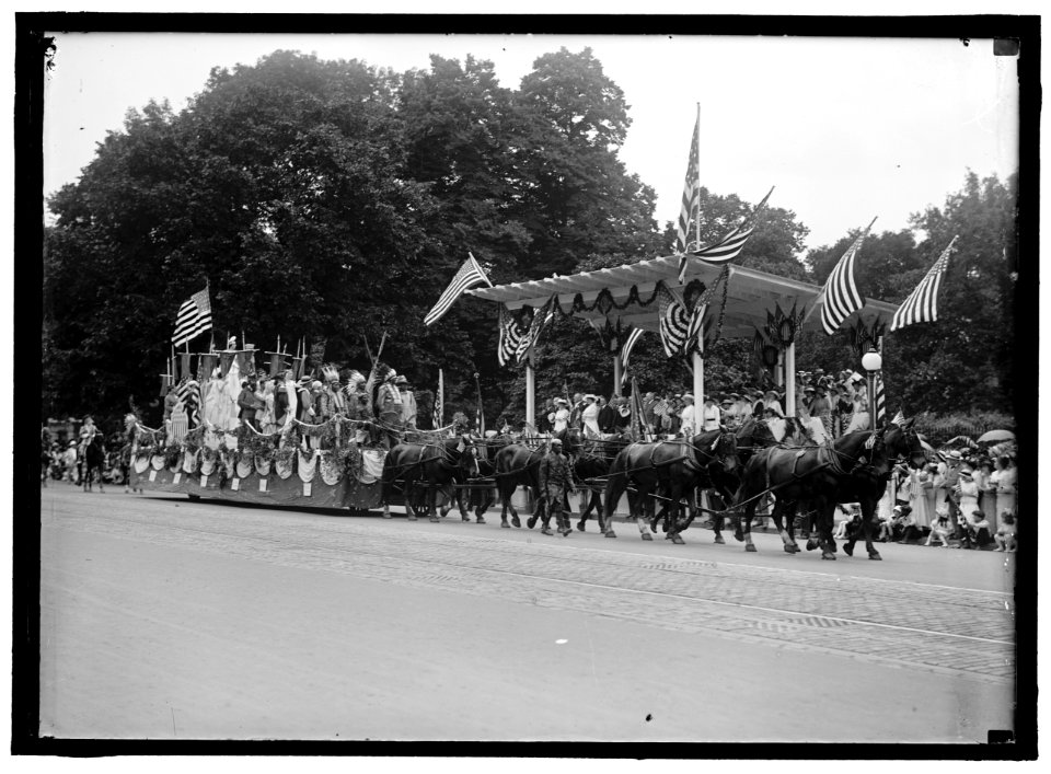 PREPAREDNESS PARADE. COLONIAL AND INDIAN FLOAT LCCN2016870846