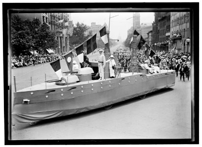 PREPAREDNESS PARADE. FLOAT LIKE BATTLESHIP LCCN2016866840