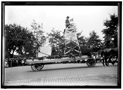 PREPAREDNESS PARADE. FOREST SERVICE FLOAT LCCN2016864577