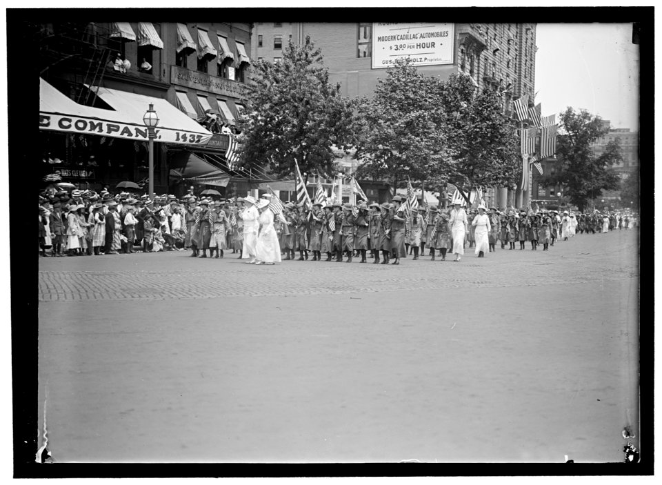 PREPAREDNESS PARADE. GIRL SCOUTS LCCN2016866800