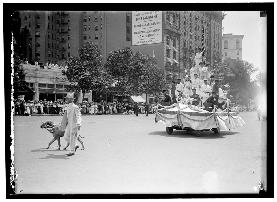 PREPAREDNESS PARADE. NAVY AND MILITARY FLOAT LCCN2016866581
