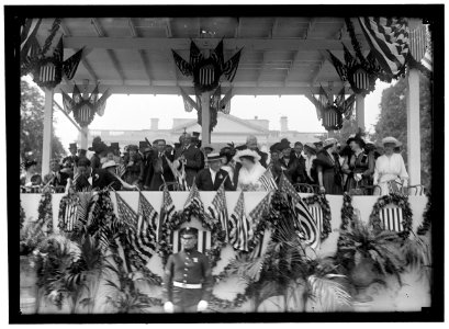 PREPAREDNESS PARADE. PRESIDENT WILSON, WILLIAM F. GUDE, AND RANDOLPH KAUFFMANN LEADING PARADE; AMONG THOSE IN NEXT ROW ARE- REP. JOE ROBINSON AND C. COLUMBUS LCCN2016866655