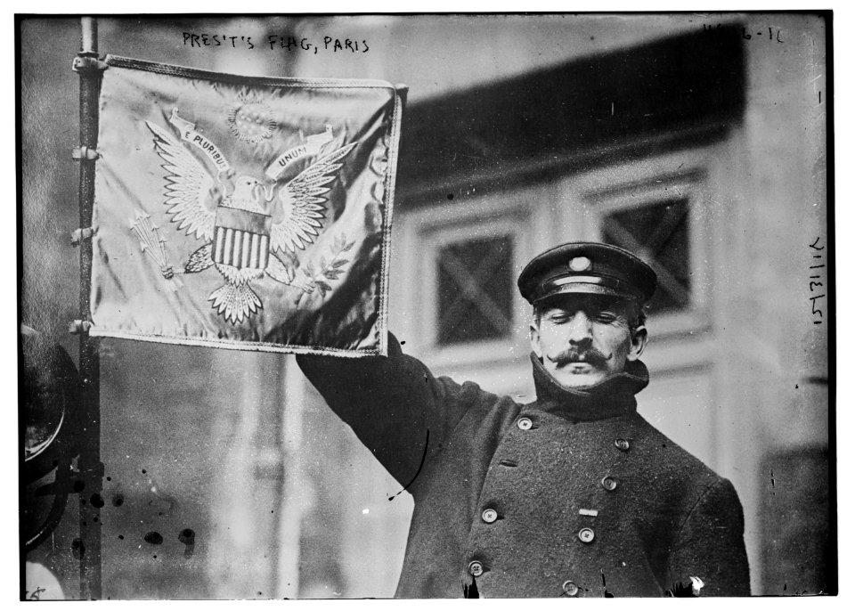 Pres't's flag, Paris LCCN2014708372