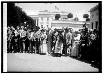 Pres. Harding & Confederate Vets, 6-23-22 LCCN2016846507