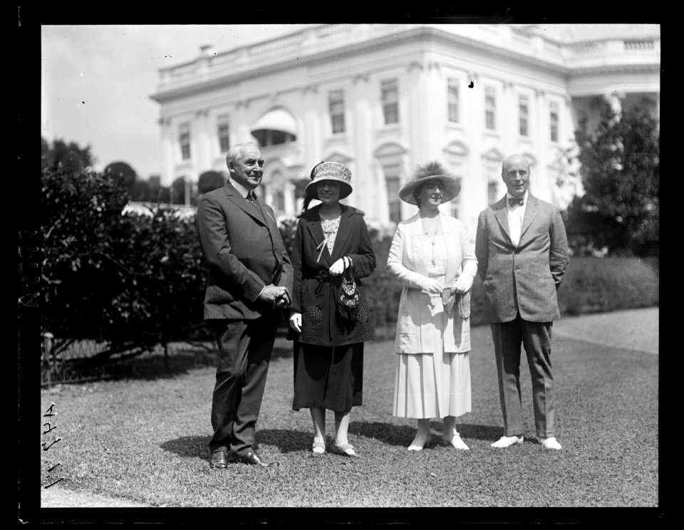 Pres. Harding, Sen. and Mrs. Oddie and Mary Harrigan of Reno LCCN2016891664