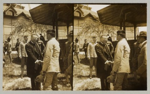 Pres. Roosevelt greeting the boys who fought in Cuba-Rough Rider reunion at San Antonio, Texas LCCN89712981 photo