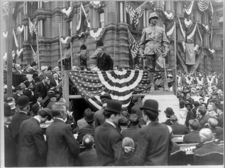 Pres. Roosevelt speaking in Indianapolis, Ind. LCCN2009633798