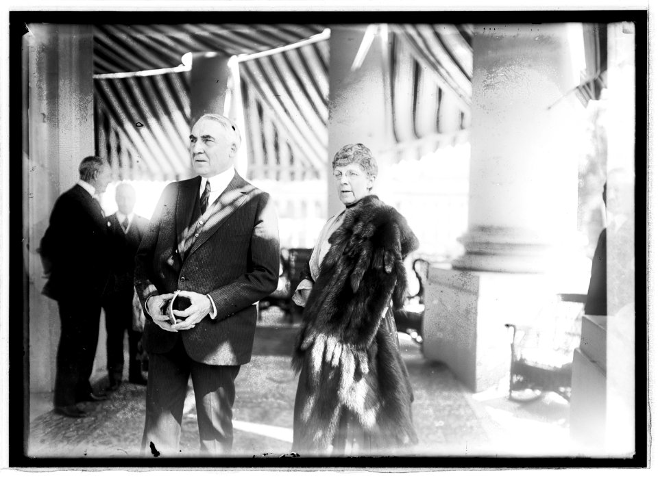 Pres. & Mrs. Harding, 4-2-21 LCCN2016845020