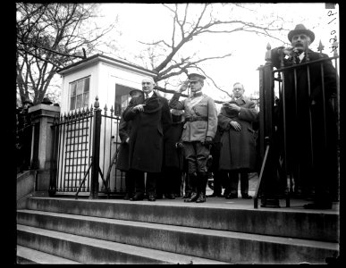 Pres. Harding (...) cabinet members (White House, Washington, D.C.) LCCN2016891868