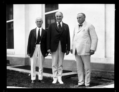 Pres. Harding with Simeon D. Fess (left) and Col. Carmi A. Thompson (right) (White House, Washington, D.C.) LCCN2016891628