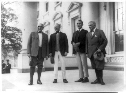 Pres. Harding, Grantland Rice, Ring Lardner, and Henry P. Fletcher posed, standing, full-length portrait, outside the White House) - Harris & Ewing LCCN93515471