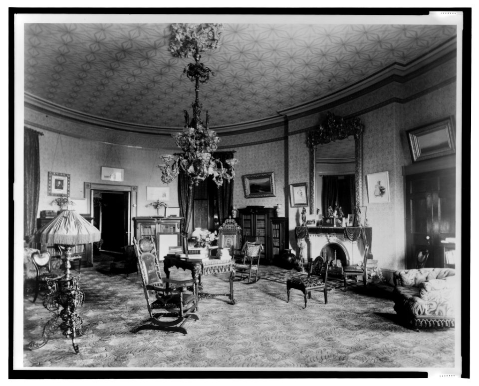 Pres. library as living room, White House, Washington, D.C. LCCN2001695066
