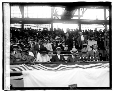 Pres. Wilson at Army & Navy ball game, 1919 LCCN2016827320