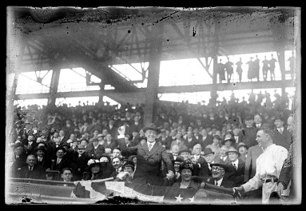 Pres. Wilson throwing out 1st ball, opening ballgame, 1916, Wash., D.C. LCCN2016851231