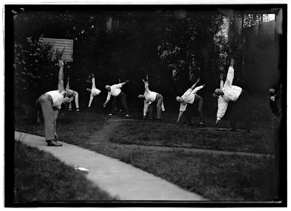 Pres. Wilson's Cabinet exercising, Aug. 1917 LCCN2016850964