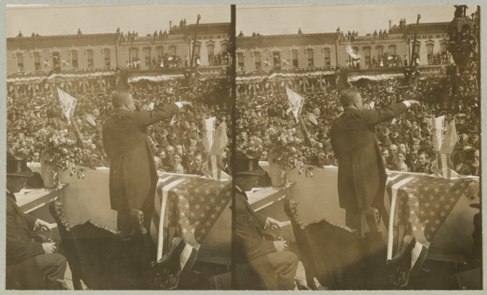 Pres. Roosevelt meeting his fellow Americans Speaking at Forth Worth, Texas. LCCN2013649614