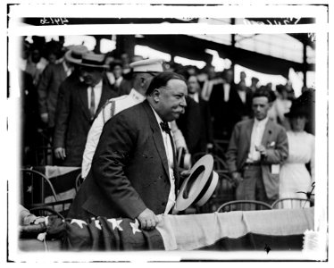 Pres. Taft at Wash-Chicago baseball, game 2-4-30 LCCN2014697229