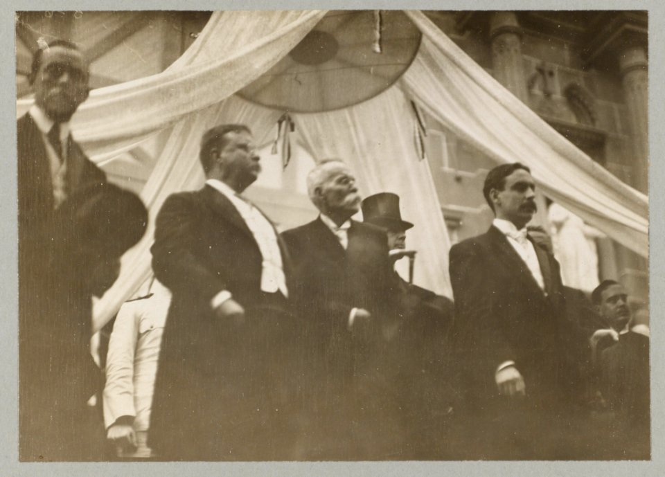 Pres. Theodore Roosevelt, Pres. Manuel Amador of Panama and others standing LCCN2002714442
