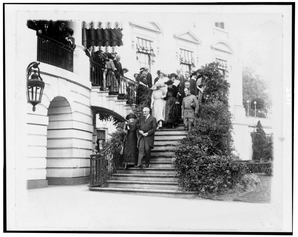 Pres. Warren G. Harding escorting Madame Curie down steps to south grounds of the White House LCCN93512088