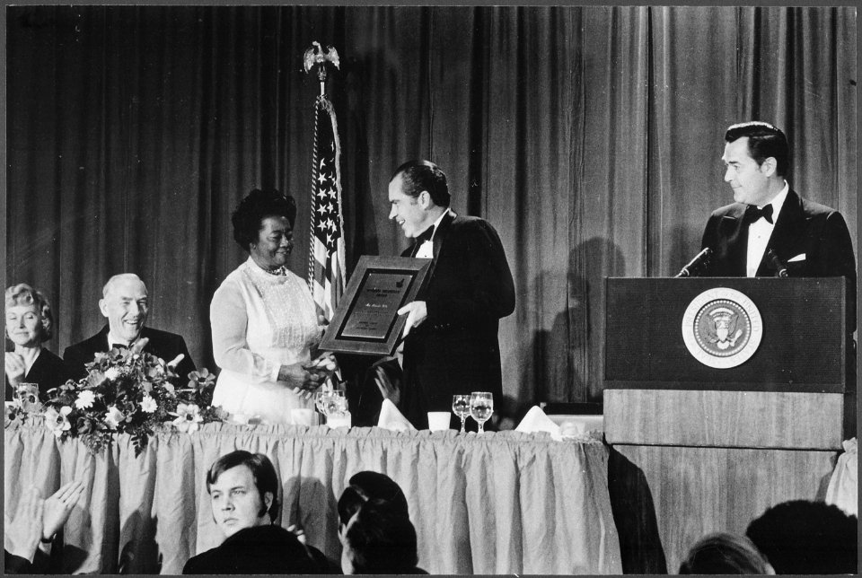 Presentation of the National Center for Voluntary Action (NCVA) Individual and Group Awards - NARA - 194755