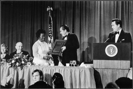 Presentation of the National Center for Voluntary Action (NCVA) Individual and Group Awards - NARA - 194755