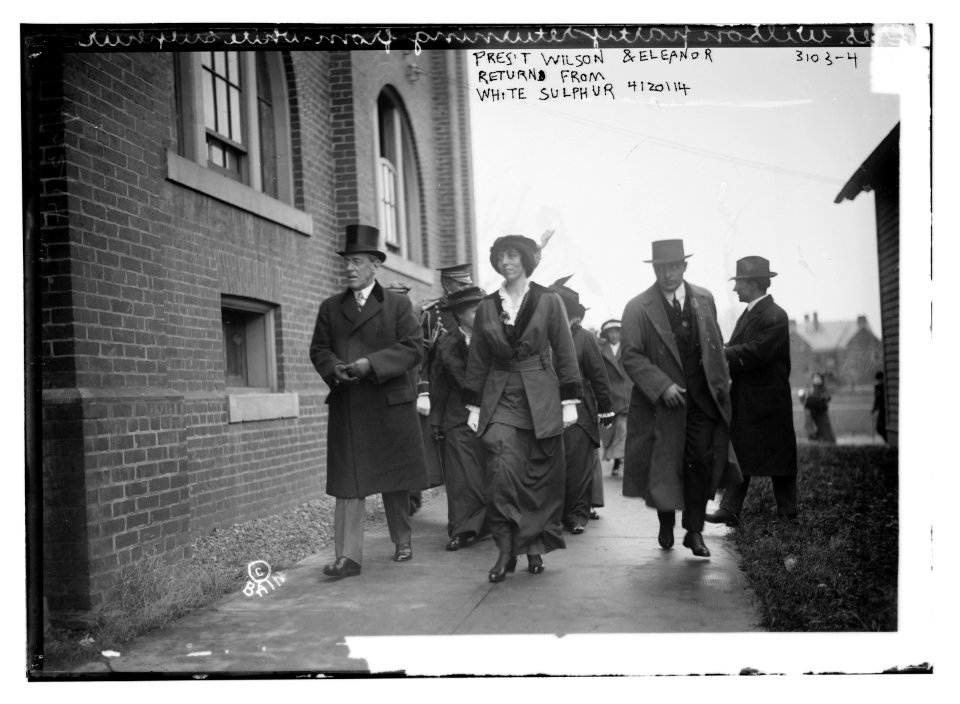 Pres. Wilson & Eleanor return from White Sulphur, 4-20-14 LCCN2014696291