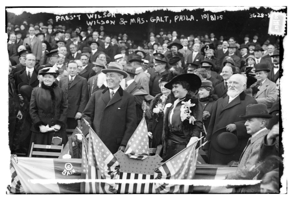 Pres. Wilson and Mrs. Galt, Phila., 10-8-15 LCCN2014700026